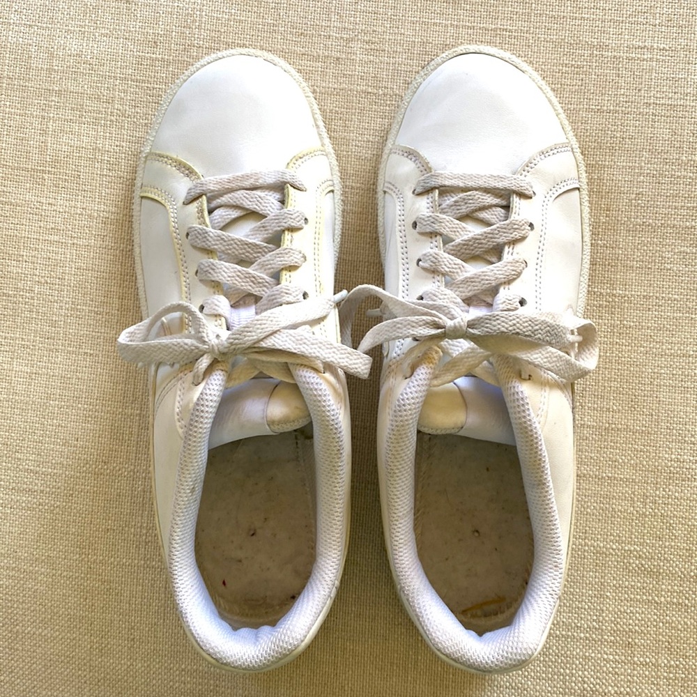 Nike size 7 white synthetic leather sneakers